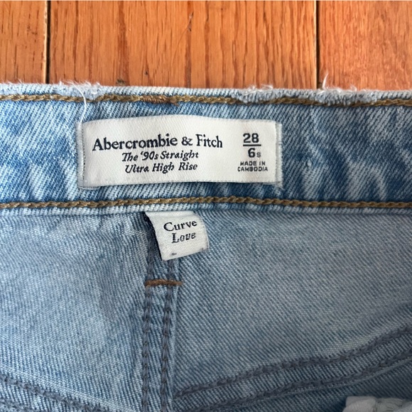 Abercrombie & Fitch The 90s Straight Ultra High Rise Curve Love - Size 28 Short - Picture 2 of 3